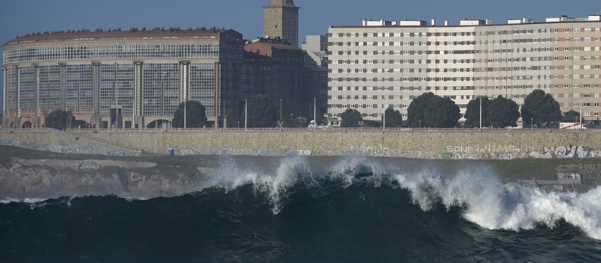 Alerta naranja por temporal costero con olas de hasta seis metros