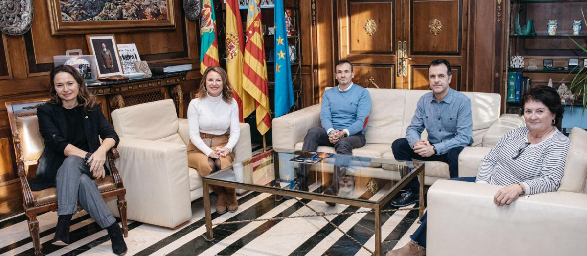 Carrasco en la recepción de la nueva directiva Nou Bàsquet Femení