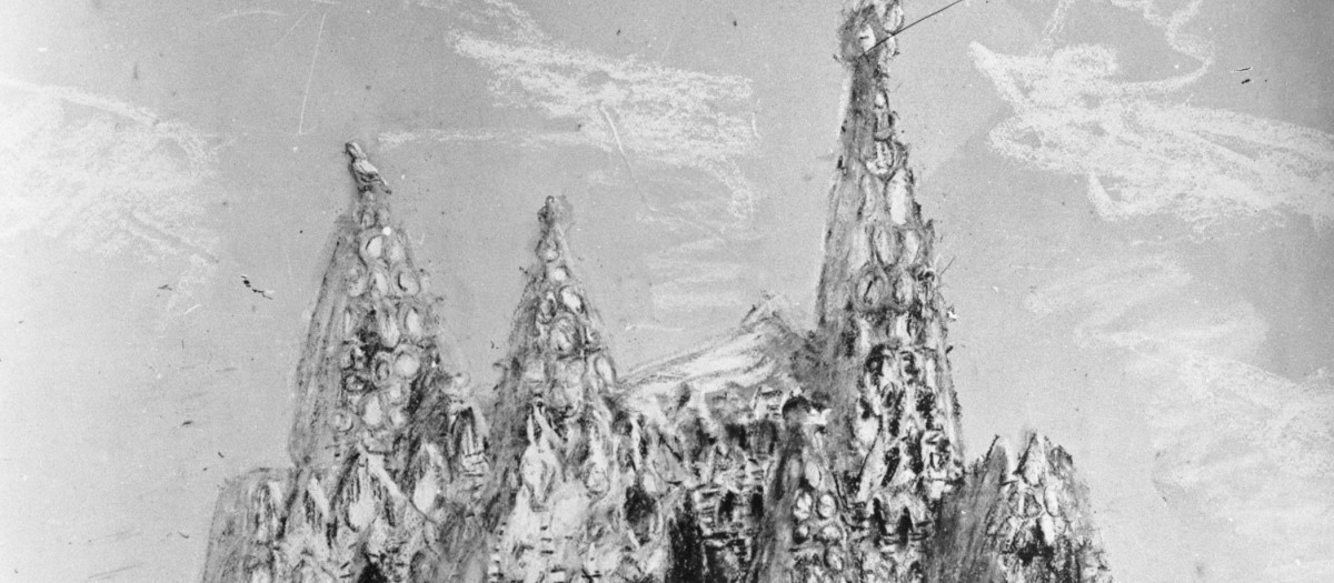 Detalle de un boceto a lápiz original de Gaudí de 1910 que representa la iglesia de la Colonia Güell