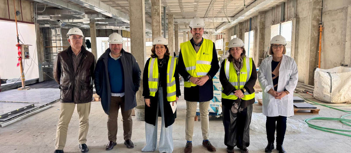 Visita de María Jesús Botella al centro de salud de Villanueva de Córdoba