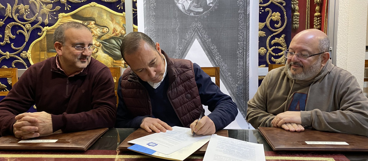 Firma de la hechura del nuevo estandarte