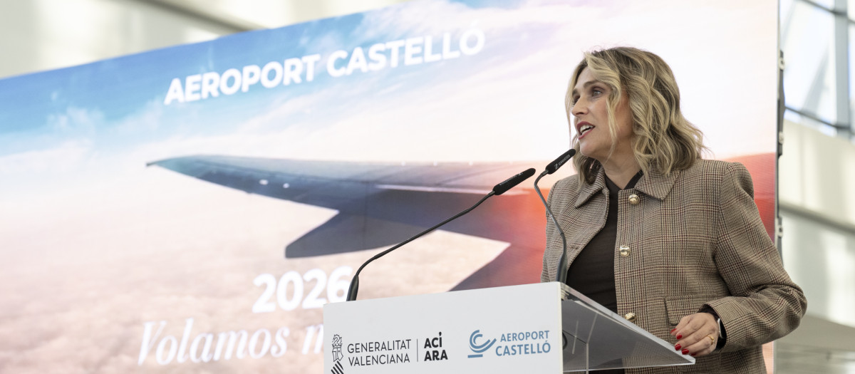 Marta Barrachina en la presentación de rutas aéreas del Aeropuerto de Castellón 2026