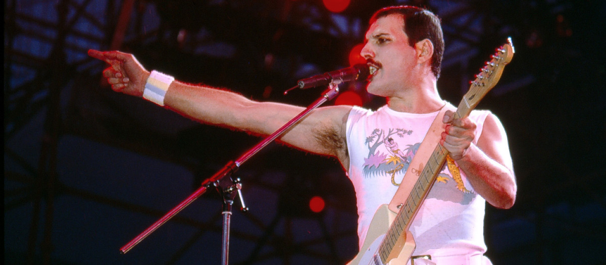 Freddie Mercury en un concierto en Estocolmo en 1986