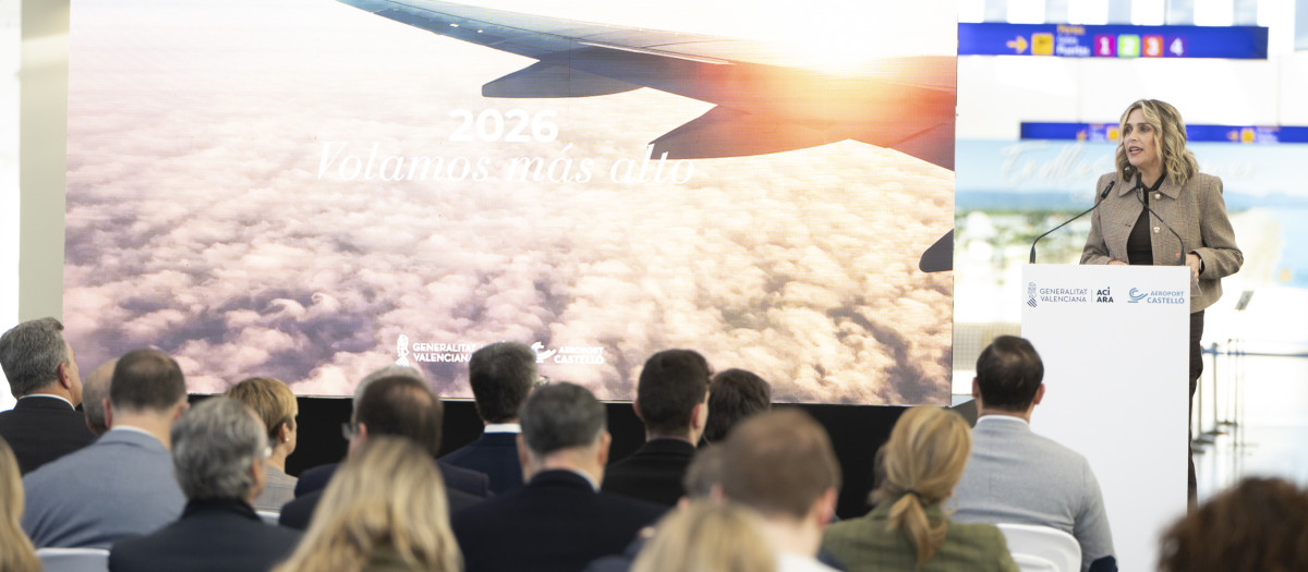 Imagen de Marta Barrachina en la presentación rutas aéreas del Aeropuerto de Castellón para 2026