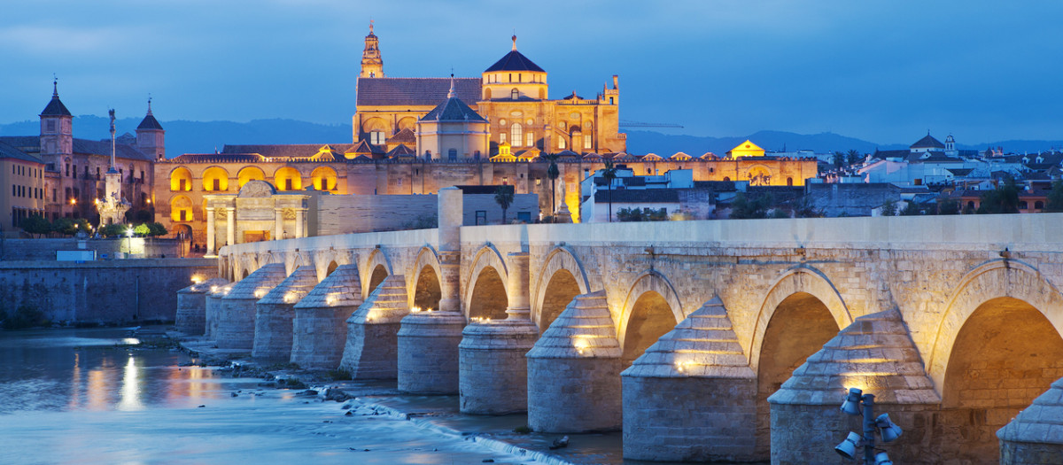 Puente Romano sobre el Guadalquivir y Mezquita-Catedral de Córdoba