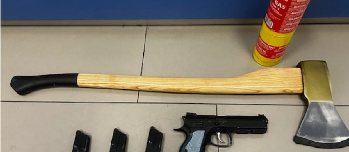 El hombre llevaba todo esto en el maletero