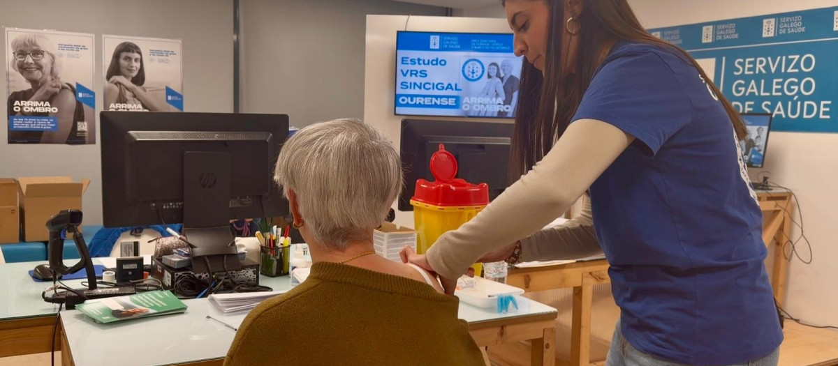 (Foto de ARCHIVO)
Participante en el estudio sobre la vacuna del virus sincital, en Ourense

XUNTA DE GALICIA / Europa Press
17/1/2026