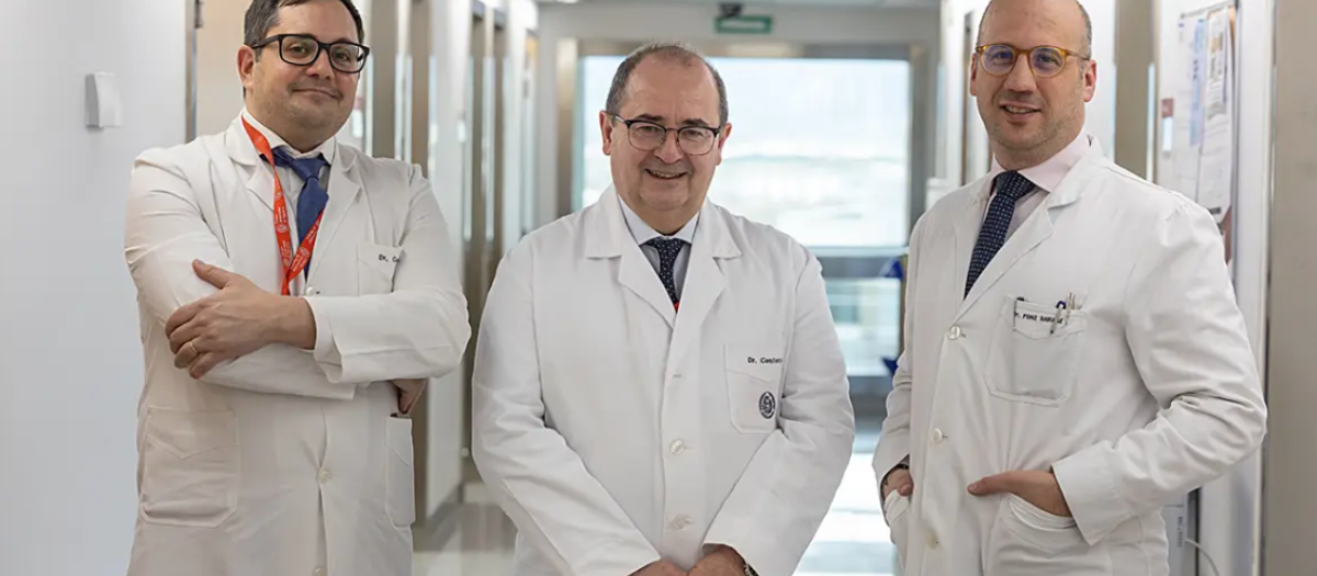 De izquierda a derecha, los doctores Diego Candelmi, Carlos Centeno y Mariano Ponz-Sarvisé
