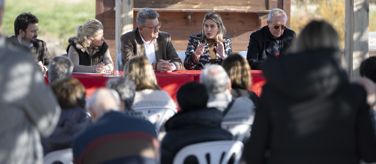 Reunión de Marta Barrachina con los vecinos de Torre la Sal