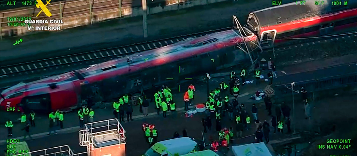 ADAMUZ (ESPAÑA), 19/01/2026.- Captura de imágenes áreas del accidente ferroviario en Adamuz (Córdoba) en el que al menos 39 personas han muerto y un centenar han resultado heridas, es el cuarto siniestro ferroviario más grave registrado en España. EFE/ Captura de vídeo de la Guardia Civil // SOLO USO EDITORIAL/SOLO DISPONIBLE PARA ILUSTRAR LA NOTICIA QUE ACOMPAÑA (CRÉDITO OBLIGATORIO)