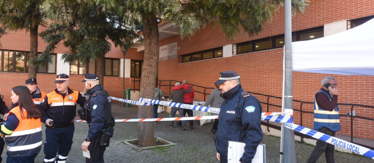 Acceso al Centro Cívico de Poniente Sur para los familiares del accidente de Adamuz (Córdoba)