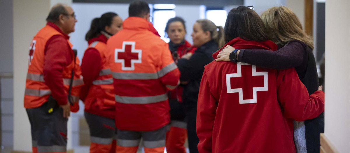Voluntarios de Cruz Roja Española atienden a familiares del accidente de Adamuz (Córdoba)