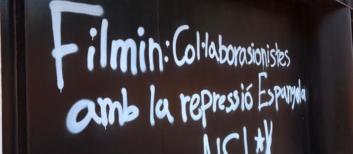 Pintadas en la sede de Filmin, en Barcelona, este martes