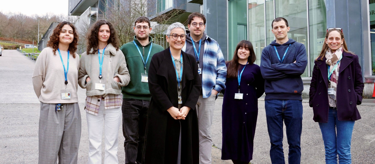 Equipo de María Dolores Mayán Santos, del Centro de Investigación en Nanomateriais e Biomedicina (Cinbio) de la Universidade de Vigo

REMITIDA / HANDOUT por RAGC
Fotografía remitida a medios de comunicación exclusivamente para ilustrar la noticia a la que hace referencia la imagen, y citando la procedencia de la imagen en la firma
21/1/2026