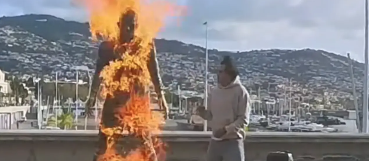 La estatua quemada de Cristiano Ronaldo en Madeira