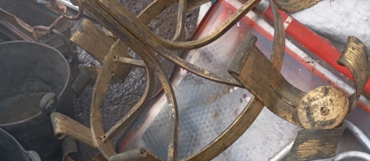 Parte del material recuperado por la Guardia Civil, que investiga a dos varones como autores del robo.

REMITIDA / HANDOUT por GUARDIA CIVIL
Fotografía remitida a medios de comunicación exclusivamente para ilustrar la noticia a la que hace referencia la imagen, y citando la procedencia de la imagen en la firma
22/1/2026