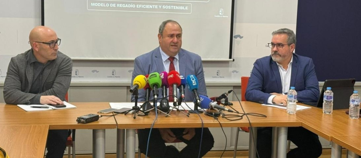 El consejero de Agricultura, Julián Martínez Lizán, en rueda de prensa.

REMITIDA / HANDOUT por JCCM
Fotografía remitida a medios de comunicación exclusivamente para ilustrar la noticia a la que hace referencia la imagen, y citando la procedencia de la imagen en la firma
22/1/2026