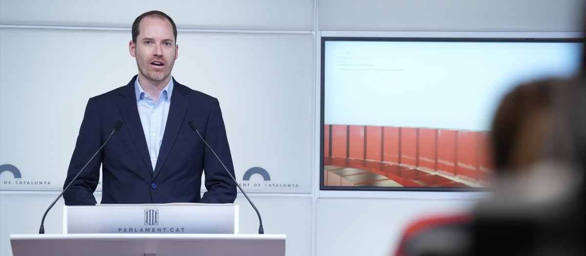 (Foto de ARCHIVO)
El portavoz del PP en el Parlament de Catalunya, Juan Fernández, durante una rueda de prensa, en el Parlament de Catalunya, a 22 de julio de 2025, en Barcelona, Catalunya (España).

David Zorrakino / Europa Press
22/7/2025