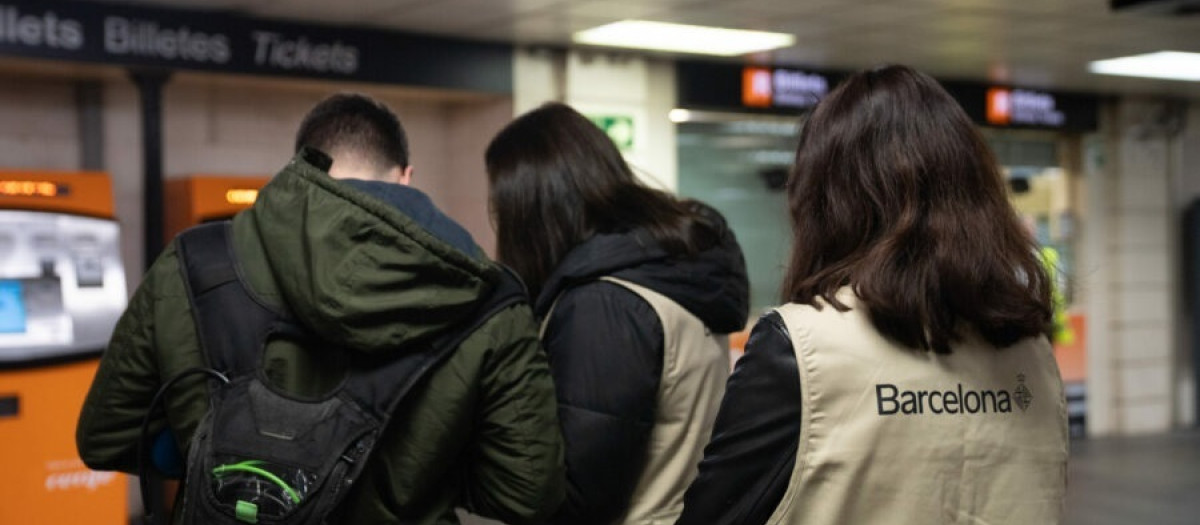 Informadores en una estación de Barcelona durante el corte de Rodalies

REMITIDA / HANDOUT por AYUNTAMIENTO DE BARCELONA
Fotografía remitida a medios de comunicación exclusivamente para ilustrar la noticia a la que hace referencia la imagen, y citando la procedencia de la imagen en la firma
22/1/2026