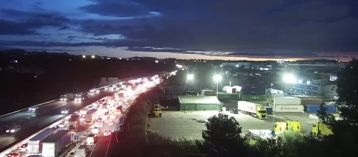 Imagen de las retenciones en la A7 este viernes