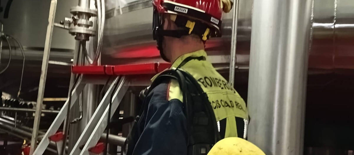 Fallece un trabajador de 34 años tras caer a un depósito vacío en una bodega de Valdepeñas

REMITIDA / HANDOUT por SCIS
Fotografía remitida a medios de comunicación exclusivamente para ilustrar la noticia a la que hace referencia la imagen, y citando la procedencia de la imagen en la firma
23/1/2026