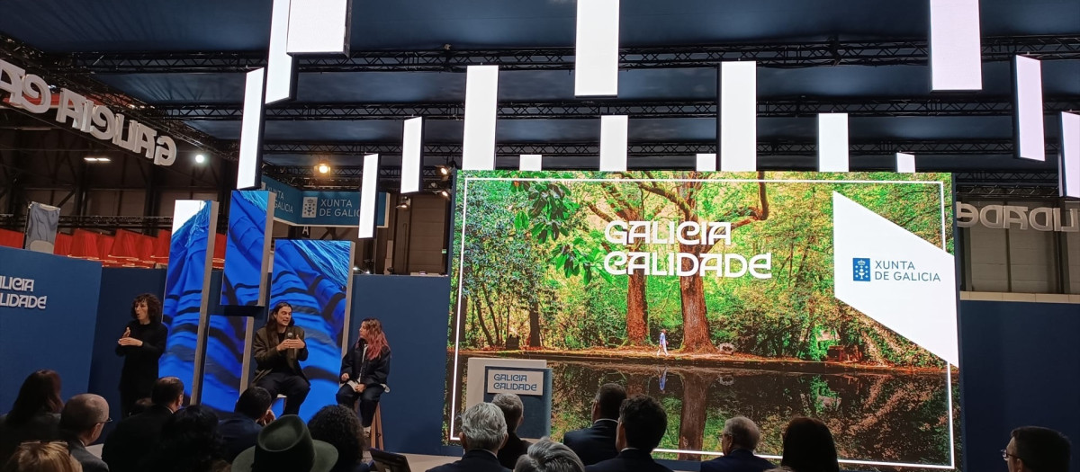 El cineasta Oliver Laxe y la divulgadora Carolina Iglesias en la nueva presentación de la campaña turística de Galicia.

EUROPA PRESS
23/1/2026