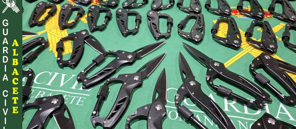 La Guardia Civil de Albacete interviene cincuenta armas blancas prohibidas