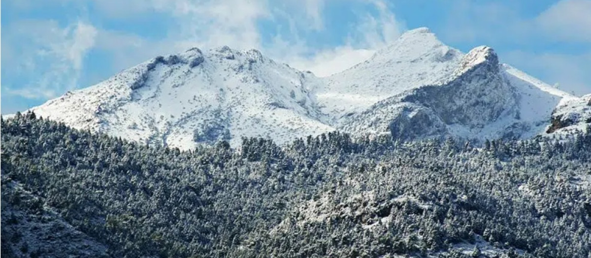 Cumbres nevadas en la Sierra de las Nieves de Málaga