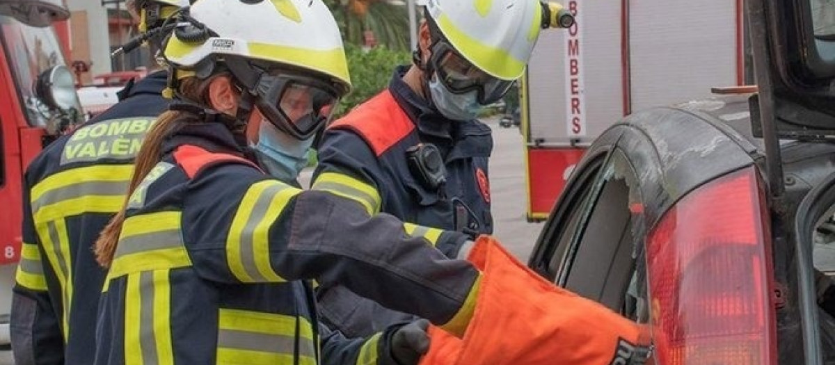 Imagen de archivo de los bomberos de Valencia durante una intervención