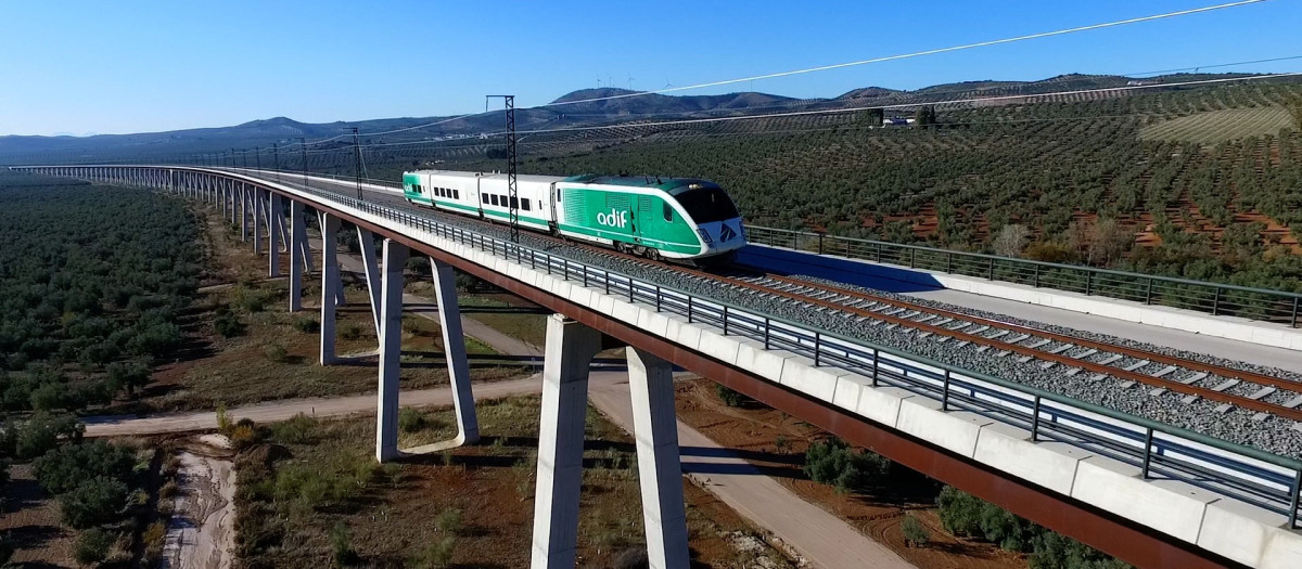 Los nuevos trenes Séneca, que siguen fuera de servicio, según el Sindicato Ferroviario.

REMITIDA / HANDOUT por ADIF
Fotografía remitida a medios de comunicación exclusivamente para ilustrar la noticia a la que hace referencia la imagen, y citando la procedencia de la imagen en la firma
03/7/2023