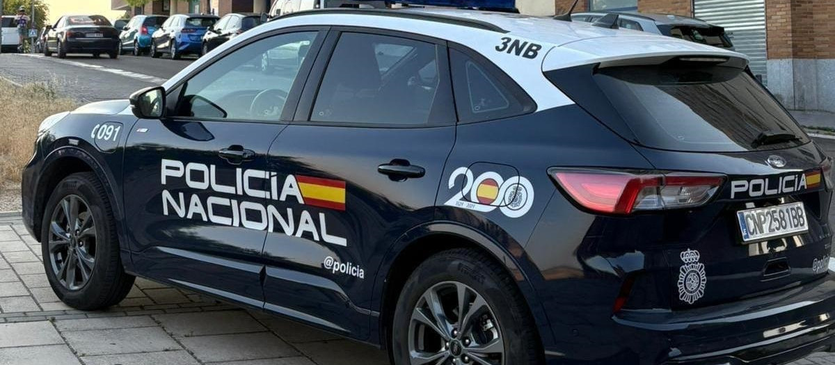 Un coche de la Policía Nacional

REMITIDA / HANDOUT por POLICÍA NACIONAL
Fotografía remitida a medios de comunicación exclusivamente para ilustrar la noticia a la que hace referencia la imagen, y citando la procedencia de la imagen en la firma
04/8/2025