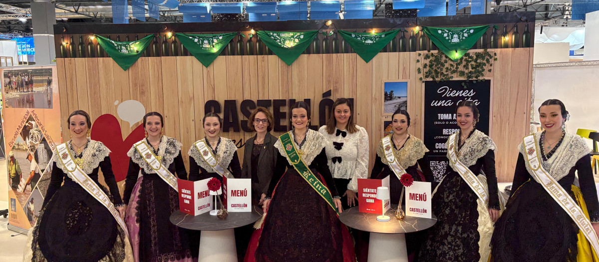 Reina y Damas de Castellón en el stand de Fitur 2026