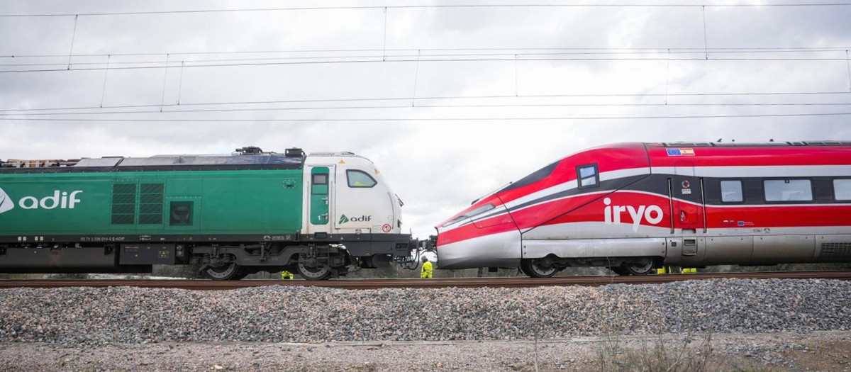 Una locomotora de Adif remolca por la vía los vagones del tren Iryo

Los cinco vagones del tren Irio que no descarrilaron el pasado domingo en el siniestro ferroviario ocurrido en Adamuz (Córdoba), siendo, por tanto, los que están en mejores condiciones, están siendo ya transportados, desde el lugar del accidente y en dirección Madrid, remolcados por una locomotora de Adif a través de la propia vía férrea.

POLITICA ANDALUCÍA ESPAÑA EUROPA CÓRDOBA
GUILLERMOS MORALES-EUROPA PRESS