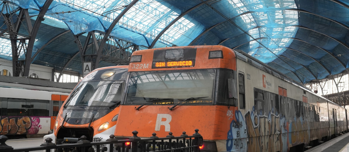Trenes sin servicio en la Estación de Francia de Barcelona, el miércoles