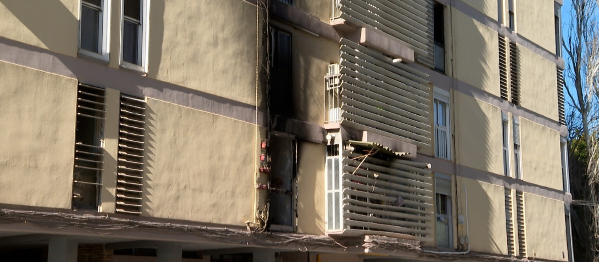 Imagen de la fachada de la vivienda incendiada