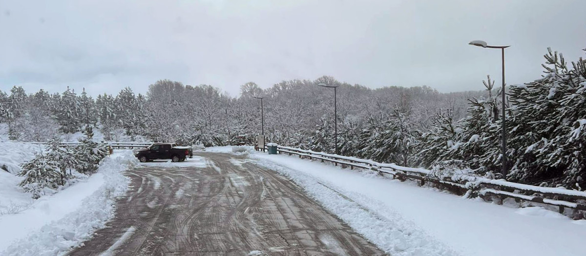 Las carreteras de acceso a Lubián y Hermisende, en Zamora, con nieve