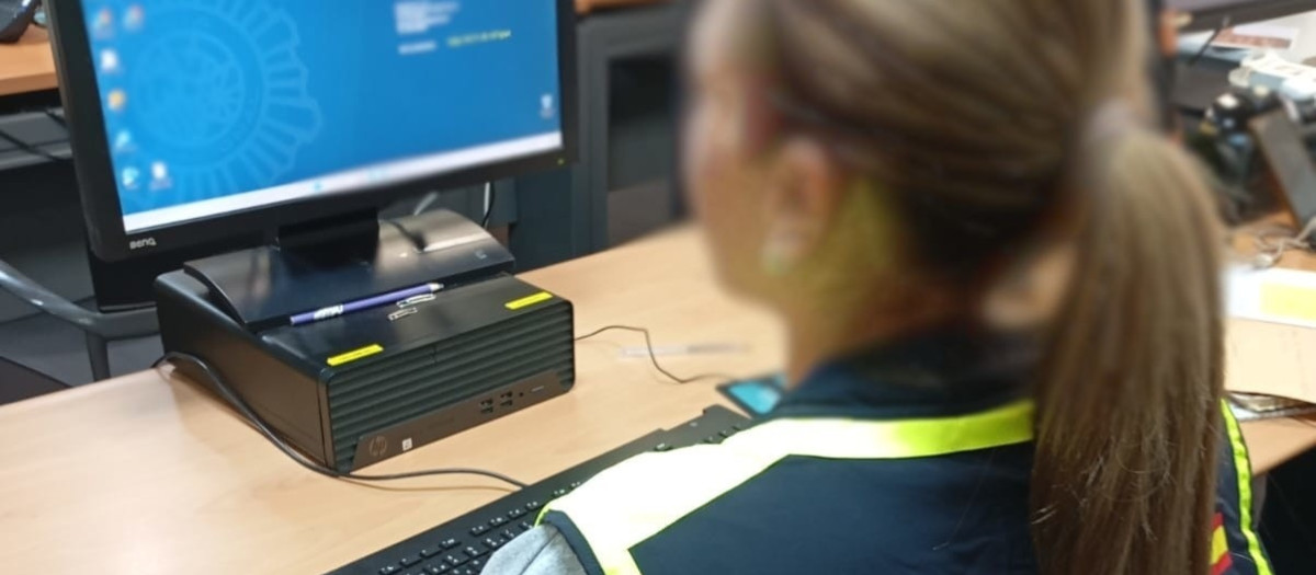 Imagen de archivo de una agente de la Policía Nacional