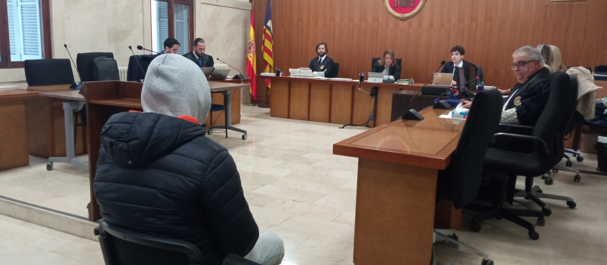 Un momento del juicio con el acusado frente al Tribunal

EUROPA PRESS
26/1/2026