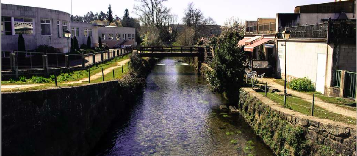 Paseo fluvial que rodea al río Gallo en Cuntis (Pontevedra)
