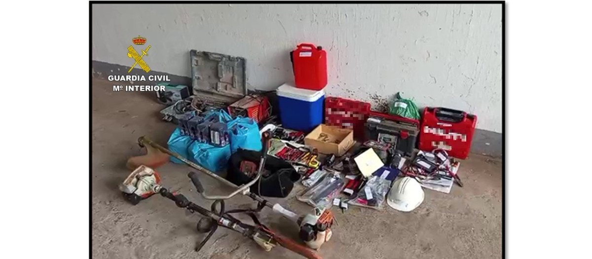 Objetos hallados por la Guardia Civil dentro de la operación 'Vurdon-Vantool'.

REMITIDA / HANDOUT por GUARDIA CIVIL
Fotografía remitida a medios de comunicación exclusivamente para ilustrar la noticia a la que hace referencia la imagen, y citando la procedencia de la imagen en la firma
26/1/2026