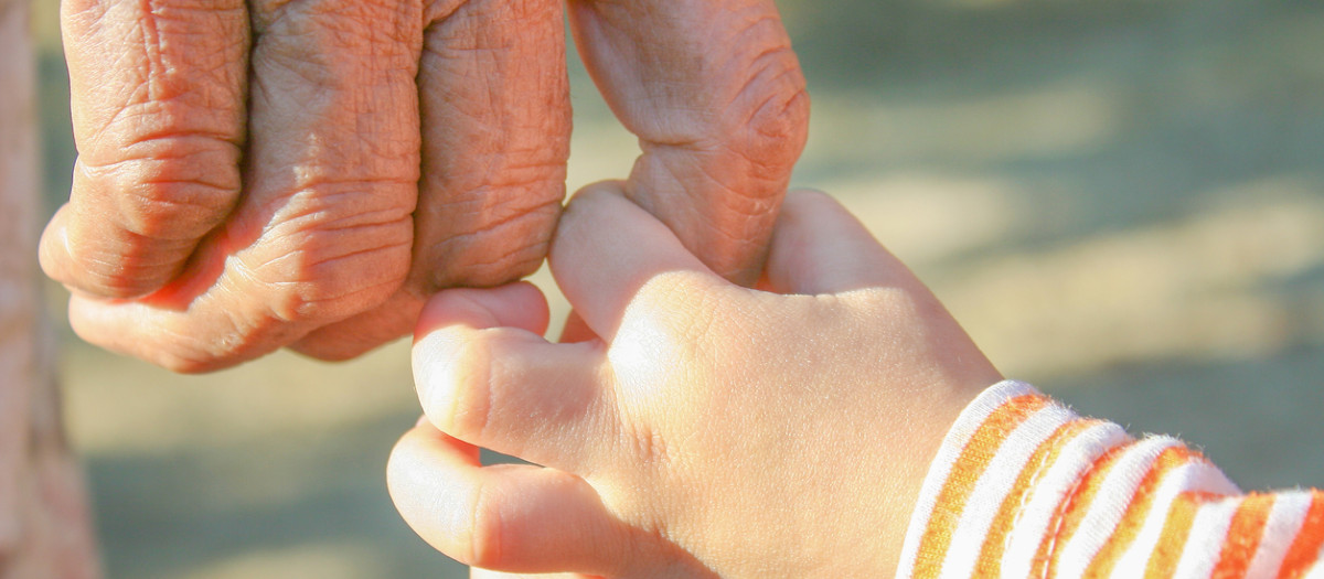 Los abuelos juegan un papel crucial en el primer año de vida del bebé