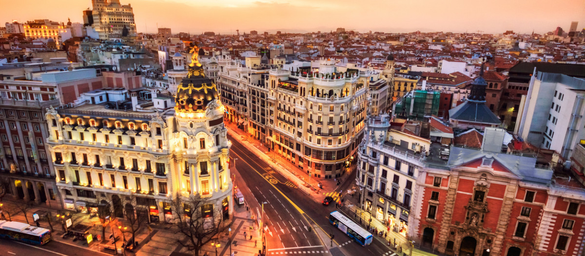 Edificio del Club Metrópolis en Madrid, entre la Gran Vía y la calle Alcalá