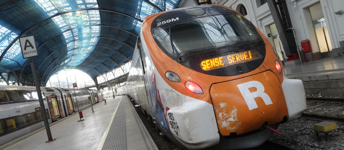 Vista de un tren de Rodalies en la Estación de Francia, en Barcelona, este martes
