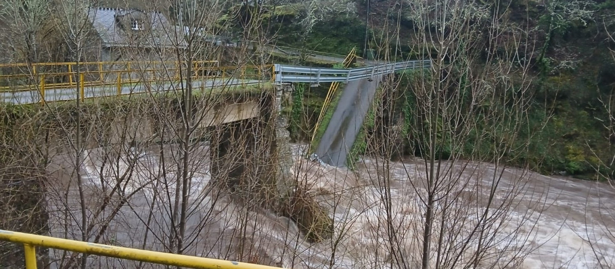 Caída de un puente en Navia.

REMITIDA / HANDOUT por DIPUTACIÓN DE LUGO
Fotografía remitida a medios de comunicación exclusivamente para ilustrar la noticia a la que hace referencia la imagen, y citando la procedencia de la imagen en la firma
27/1/2026