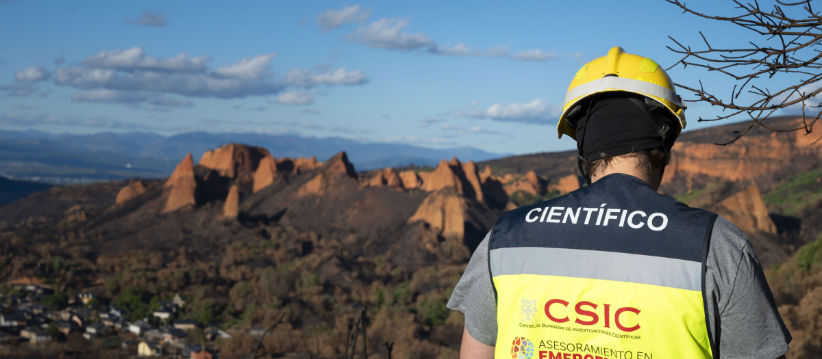 Un científico del CSIC, en el paraje leonés de Las Médulas