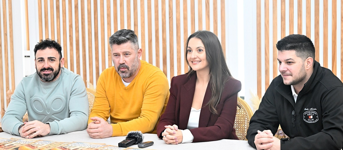 Los cortadores locales Claudio Moraleda y Eusebio Casarrubio presentan en Tomelloso el Campeonato de Cortadores de Jamón.

REMITIDA / HANDOUT por AY TOMELLOSO
Fotografía remitida a medios de comunicación exclusivamente para ilustrar la noticia a la que hace referencia la imagen, y citando la procedencia de la imagen en la firma
27/1/2026