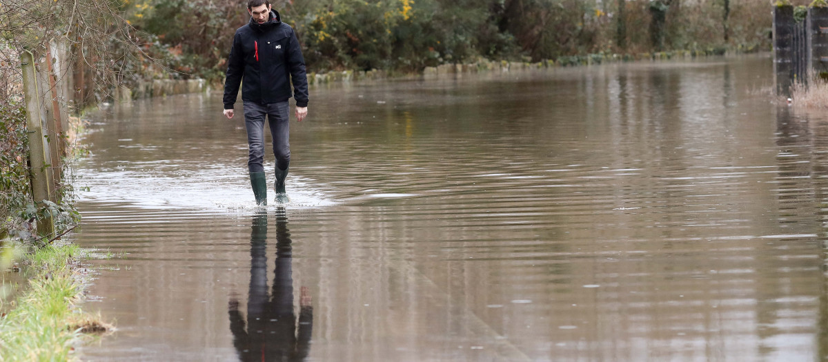 Begonte, Lugo. Desbordado el Río Miño a su paso por Begonte debido a las intensas lluvias traídas por la borrasca de alta intensidad Joseph. Se espera que la lluvia continúe con intensidad los próximos días, lo que podría acarrear peores consecuencias para los ríos y viales.