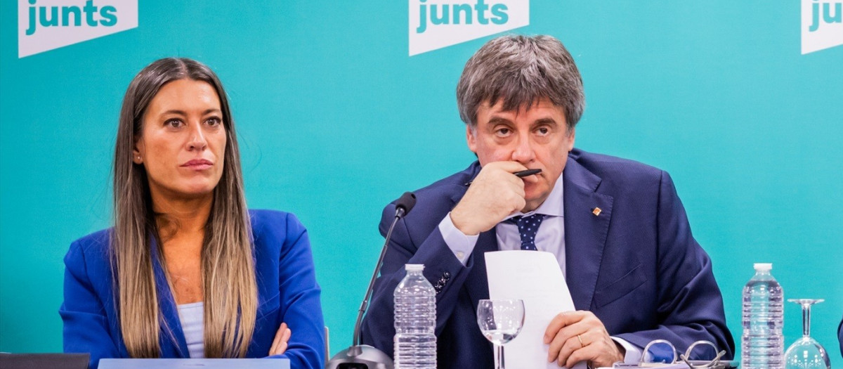 La portavoz de Junts en el Congreso, Miriam Nogueras; el expresidente de la Generalitat y líder de Junts, Carles Puigdemont