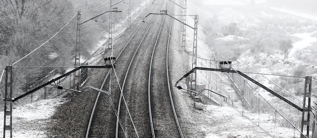 (Foto de ARCHIVO)
Vías del tren con nieve por la borrasca Filomena

EDUARDO PARRA /EUROPA PRESS
10/1/2021