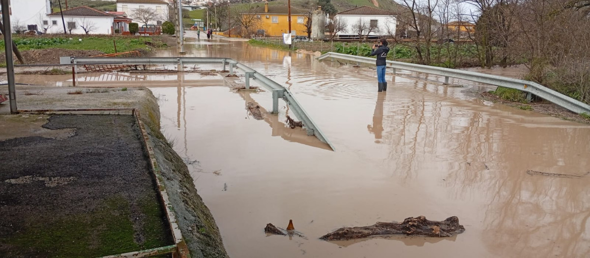 Carretera C-336, cortada por la lluvia en Monturque